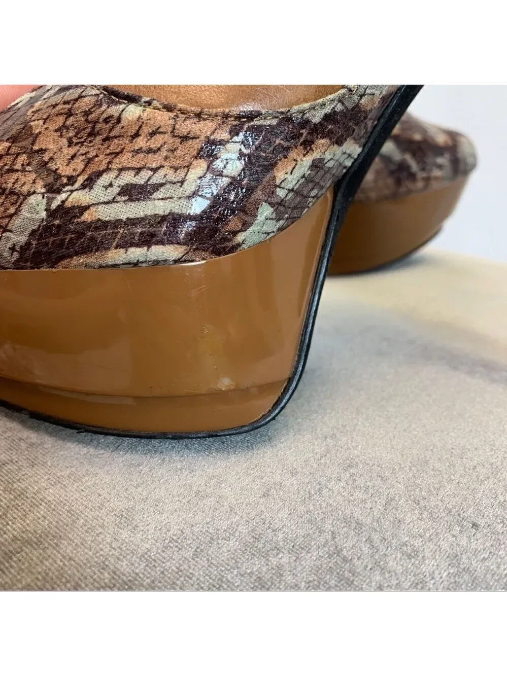 Michael Antonio camel Brown patent snake print high heel platform pumps Sz 8.5🔥